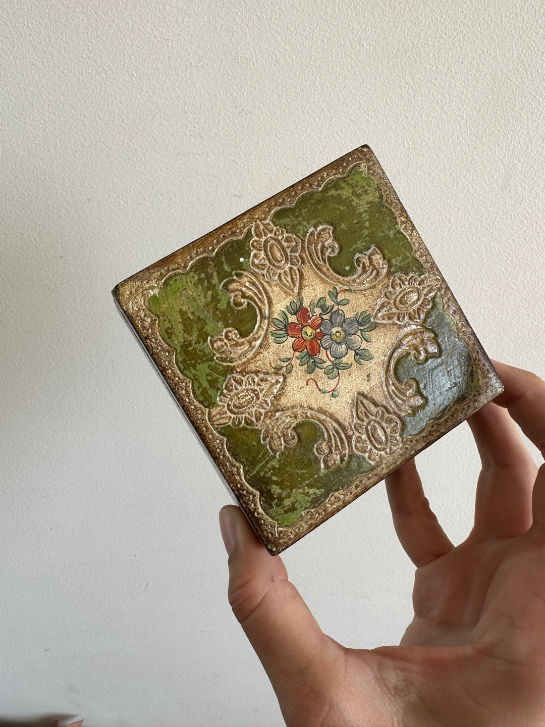 Boite en bois carrée style florentin taille mini