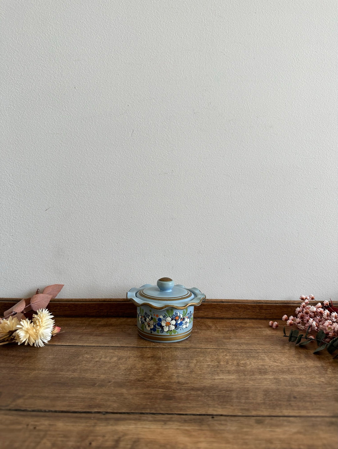 Bonbonnière en porcelaine peinte à la main