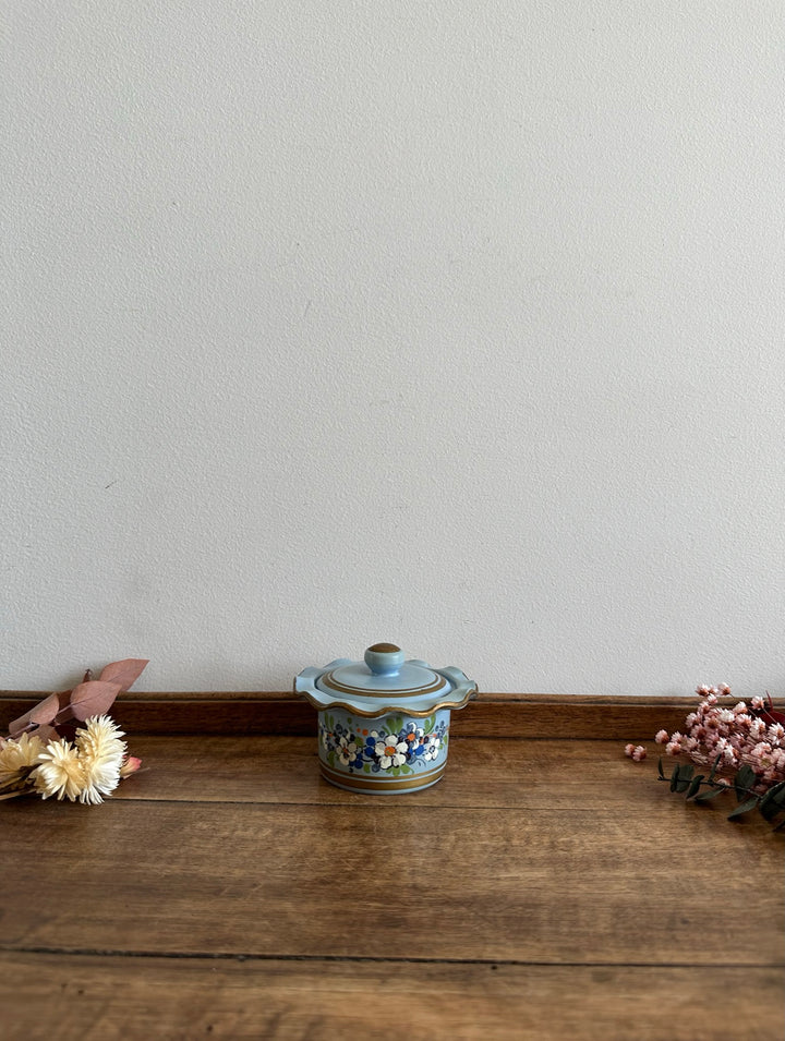 Bonbonnière en porcelaine peinte à la main