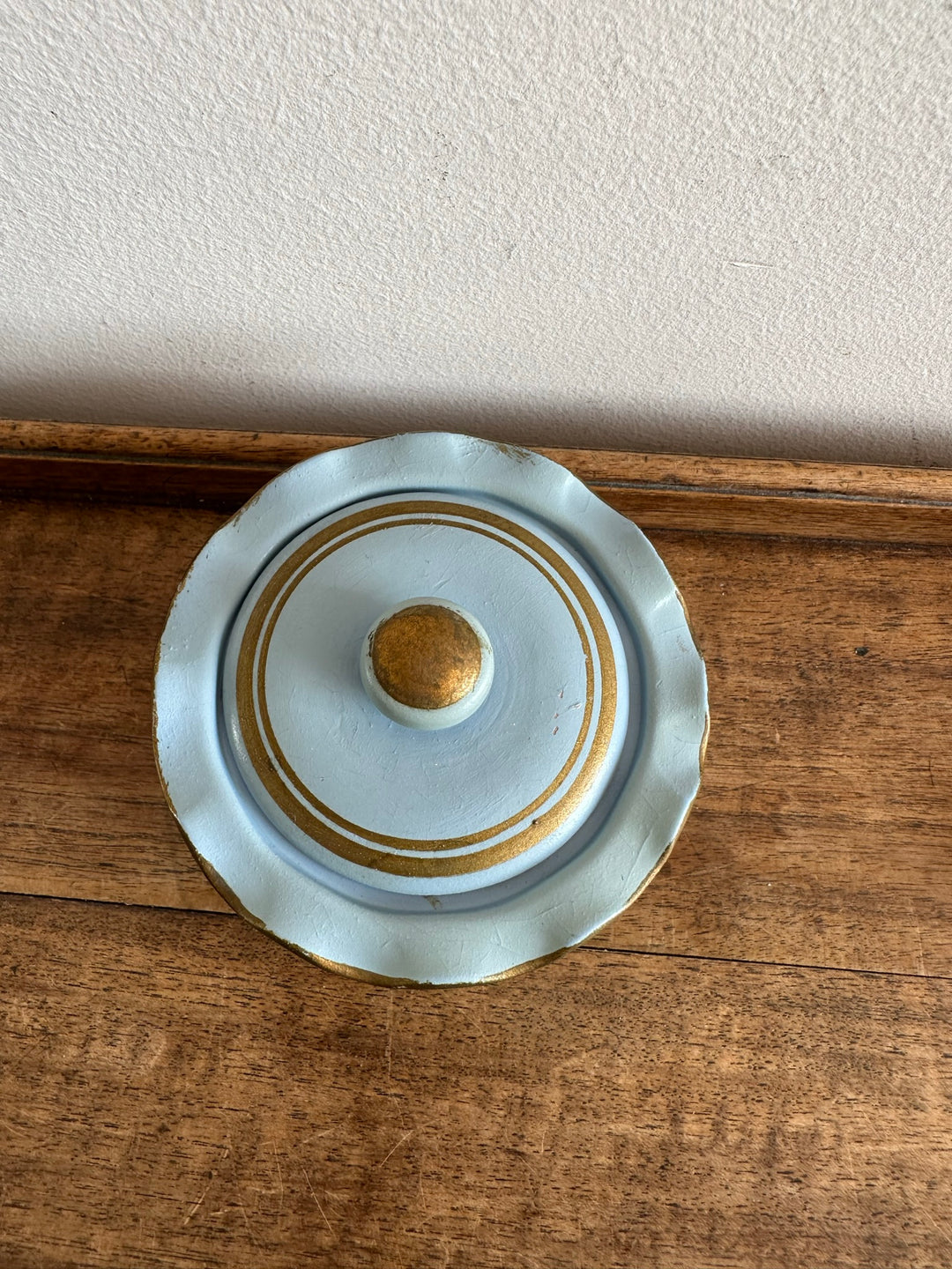 Bonbonnière en porcelaine peinte à la main