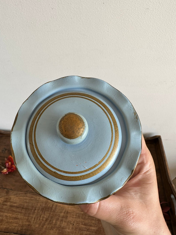 Bonbonnière en porcelaine peinte à la main