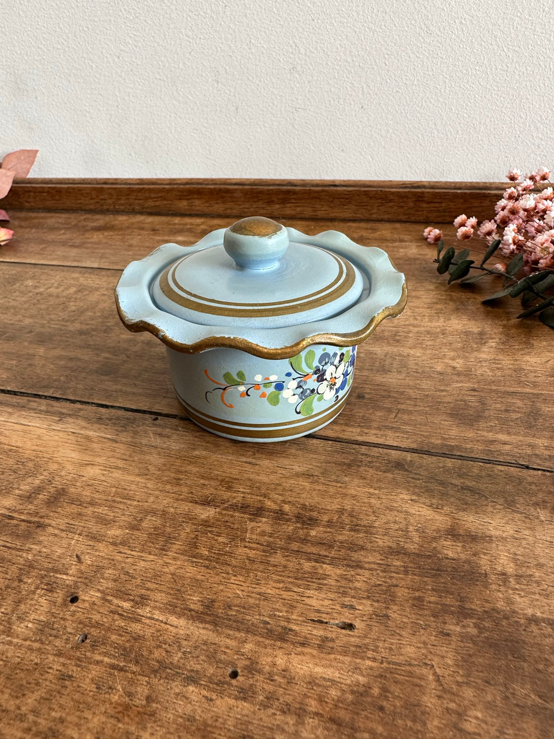 Bonbonnière en porcelaine peinte à la main