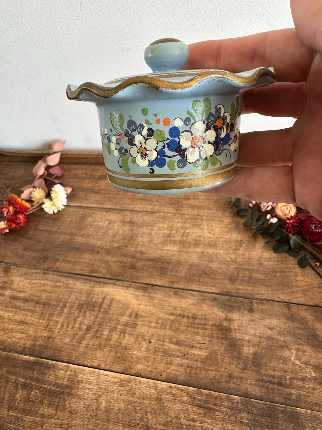 Bonbonnière en porcelaine peinte à la main