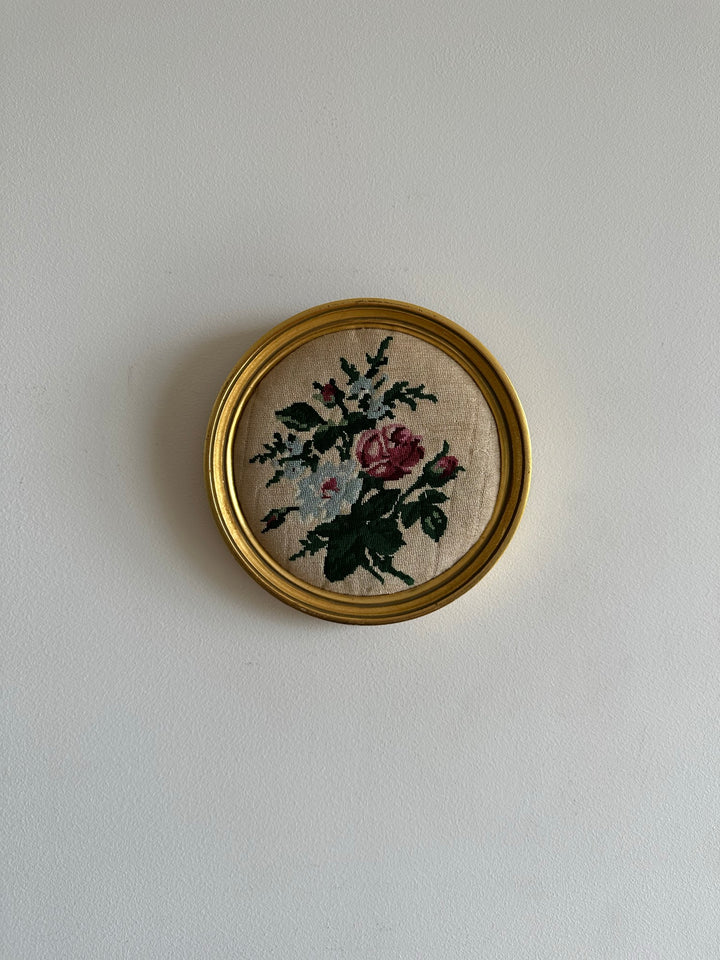 Broderie ronde cadre doré en bois