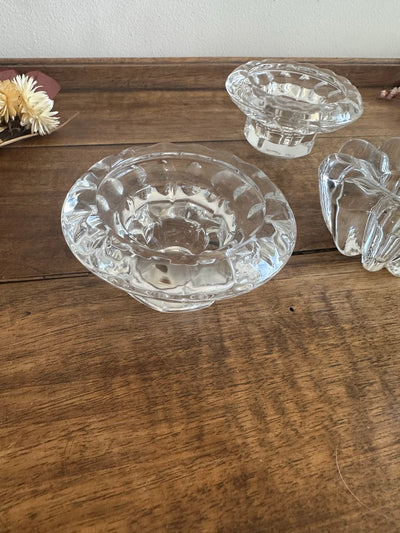 Bougeoirs en verre transparents moulés