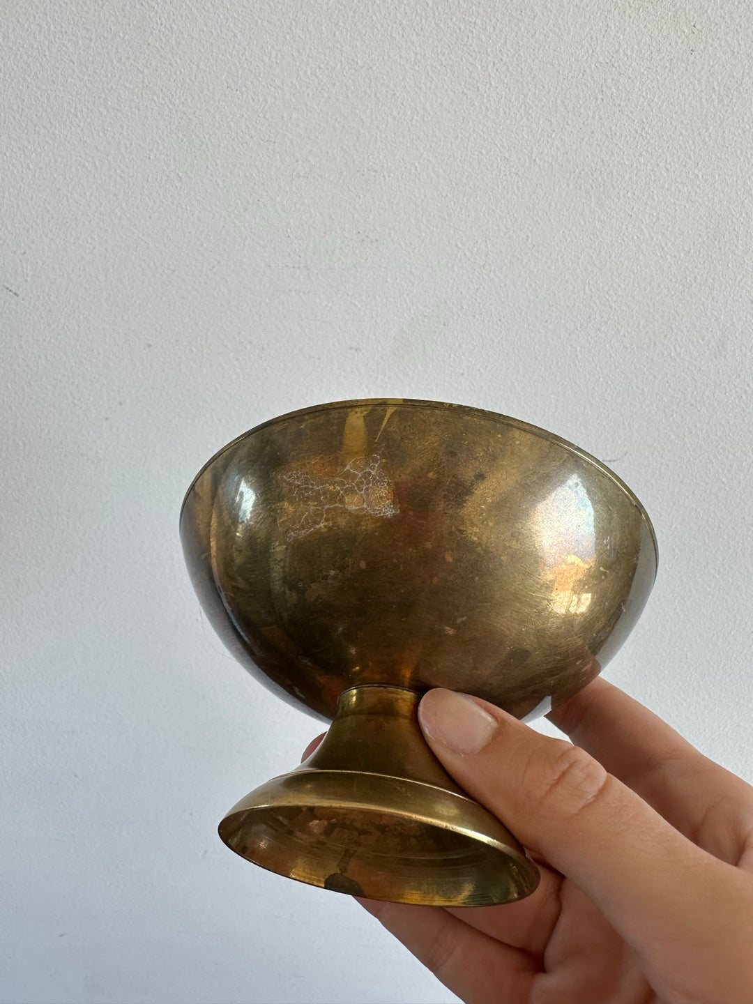 Coupelle en laiton émaillé cygnes fleurs roses