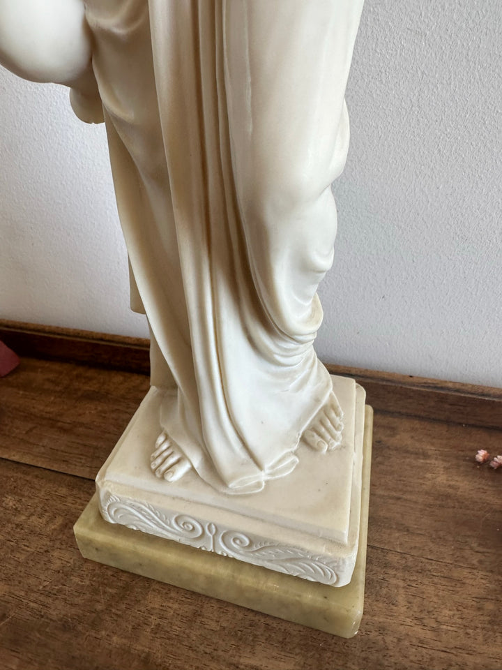 Représentation de Hébé d'après Bertel Thorvaldsen statue en résine