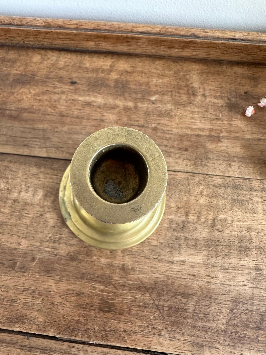 Bougeoir en laiton et porcelaine peinte