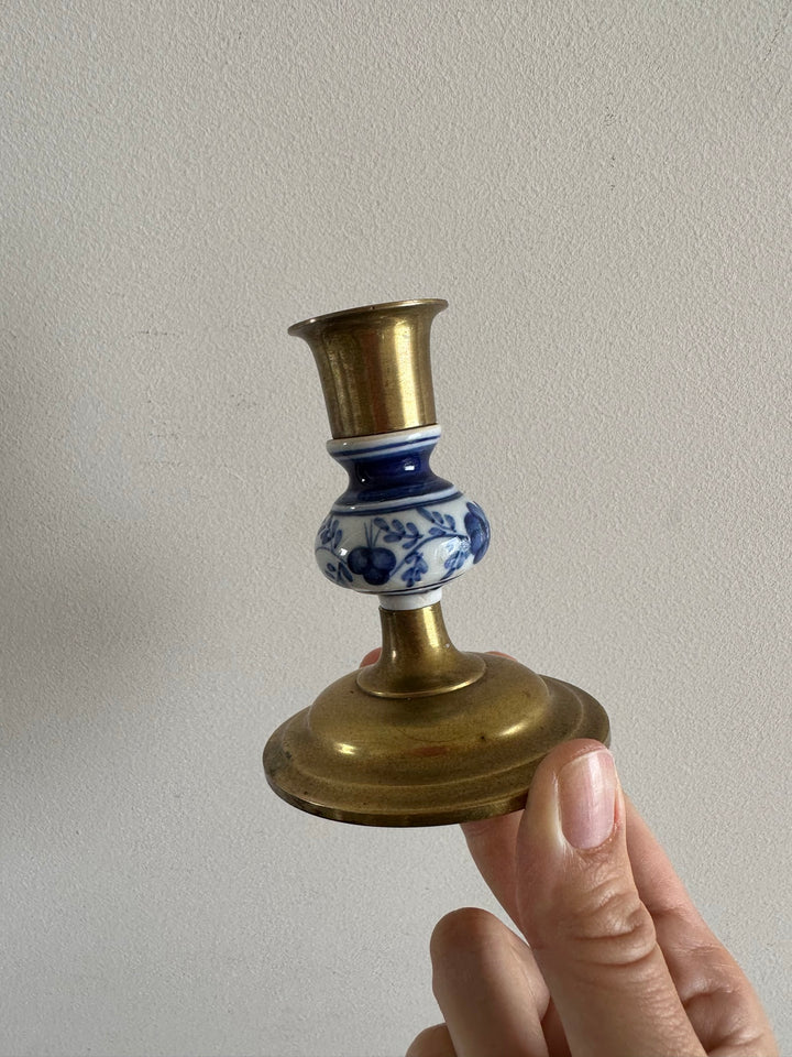 Bougeoir en laiton et porcelaine peinte