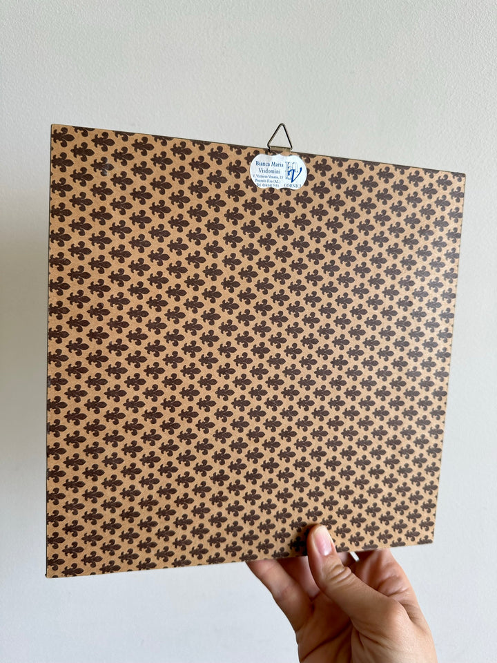 Broderie au point de croix dans cadre en bois bleu liseré doré