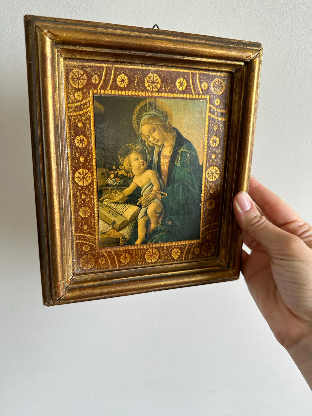 Icône religieuse La Virgine del libro cadre en bois florentin doré