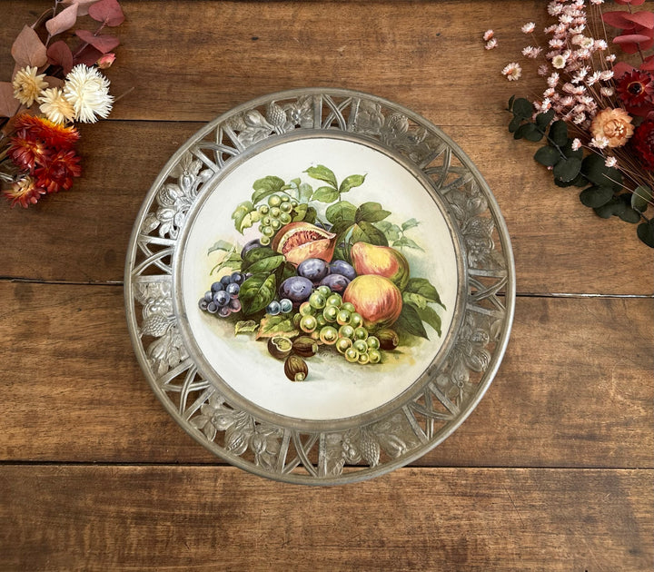 Assiette corbeille à fruits cerclée d'étain nature morte