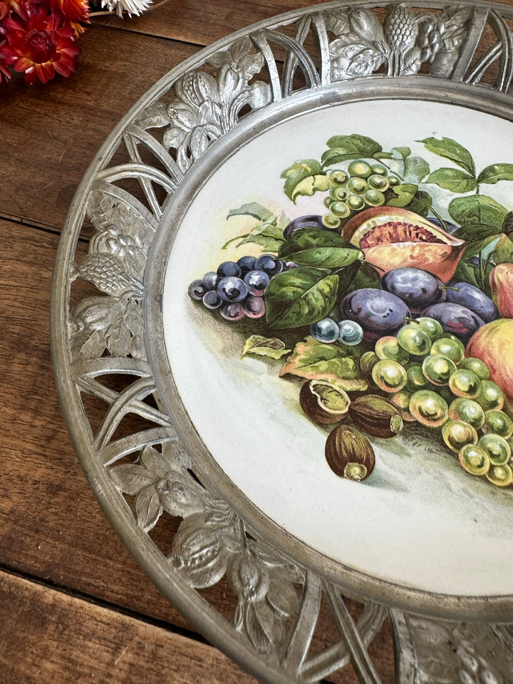 Assiette corbeille à fruits cerclée d'étain nature morte