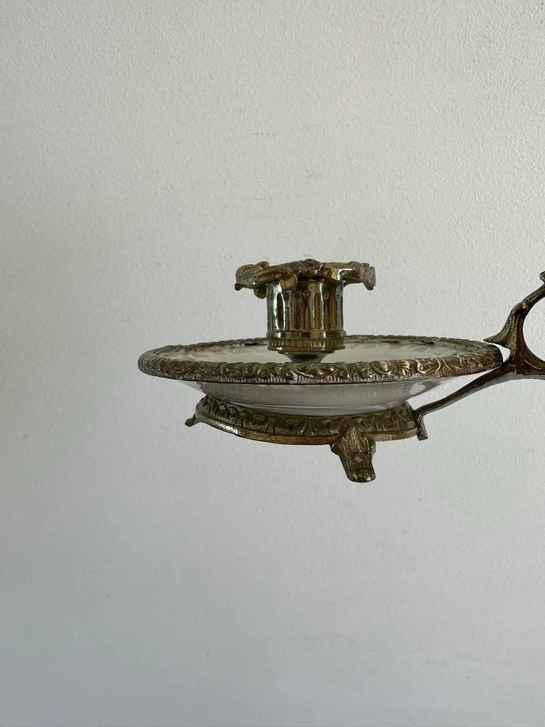 Bougeoir rat de cave en porcelaine et laiton