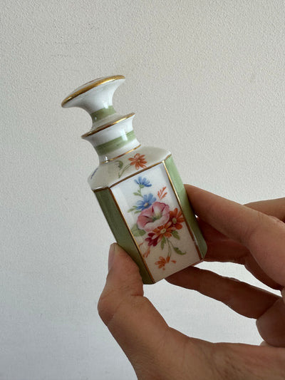 Flacons à parfum en porcelaine de Limoges