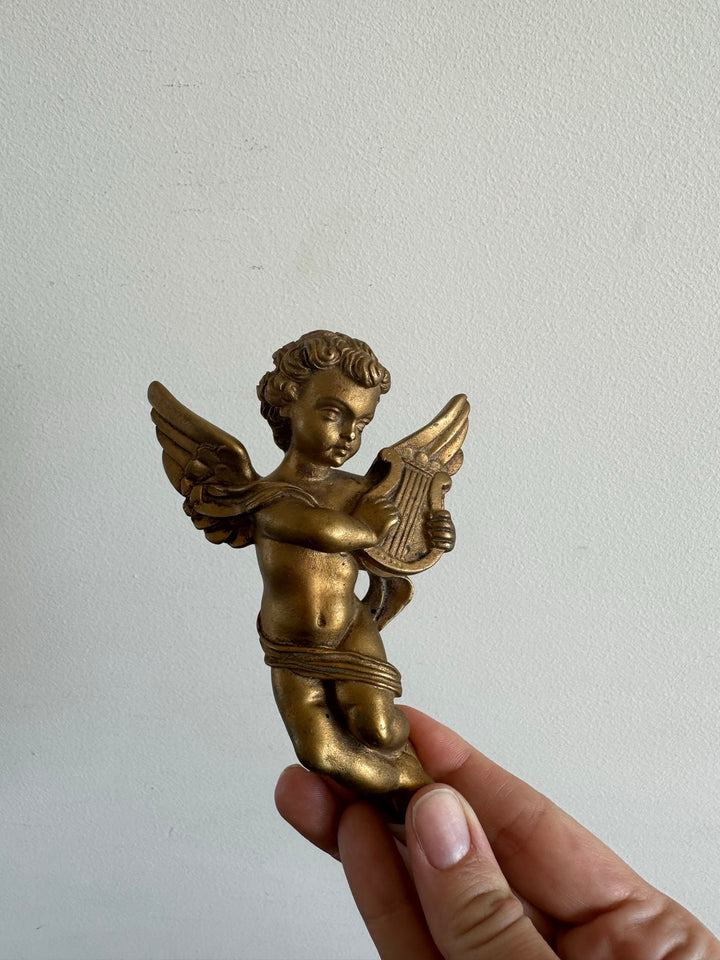 Angelot musicien lyre en plâtre doré