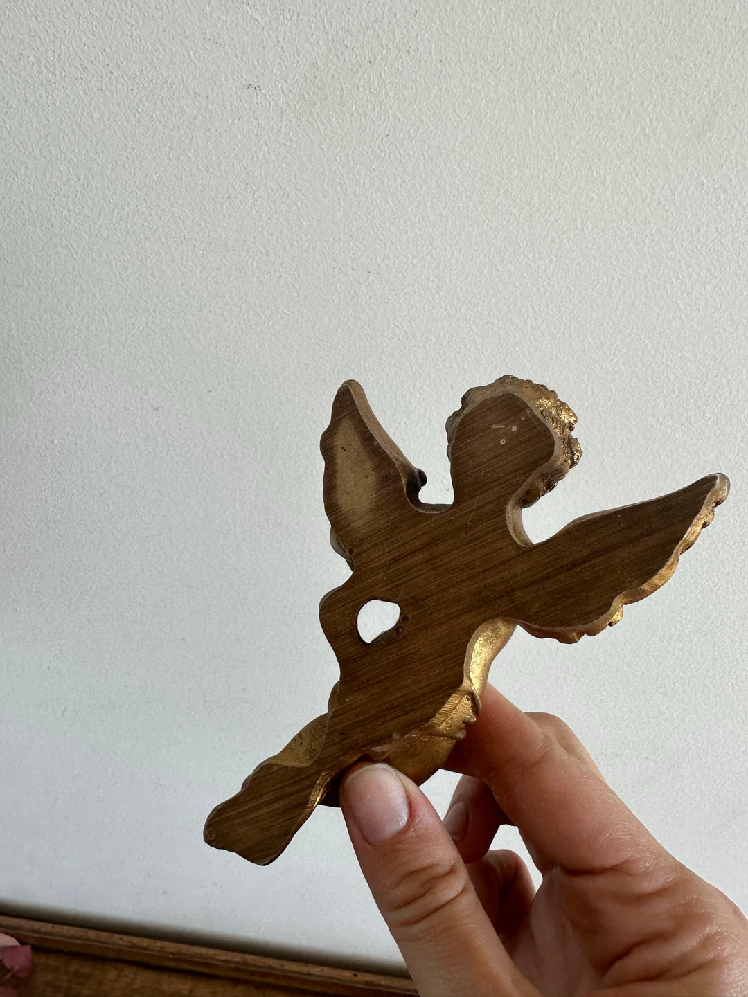 Angelot musicien lyre en plâtre doré