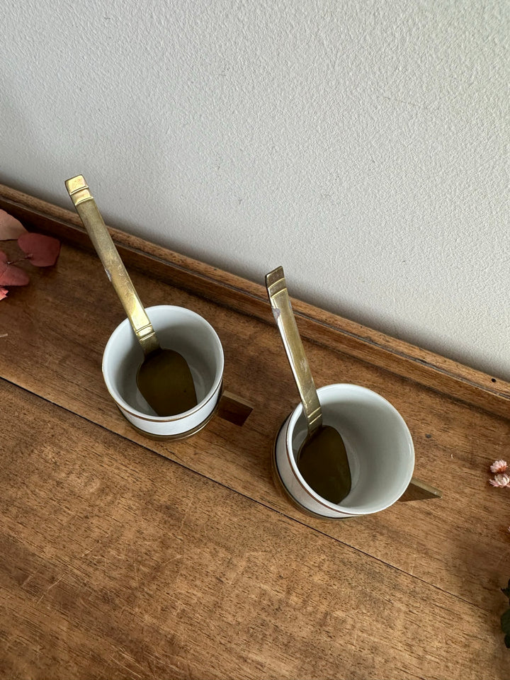 Tasses à café en laiton et porcelaine