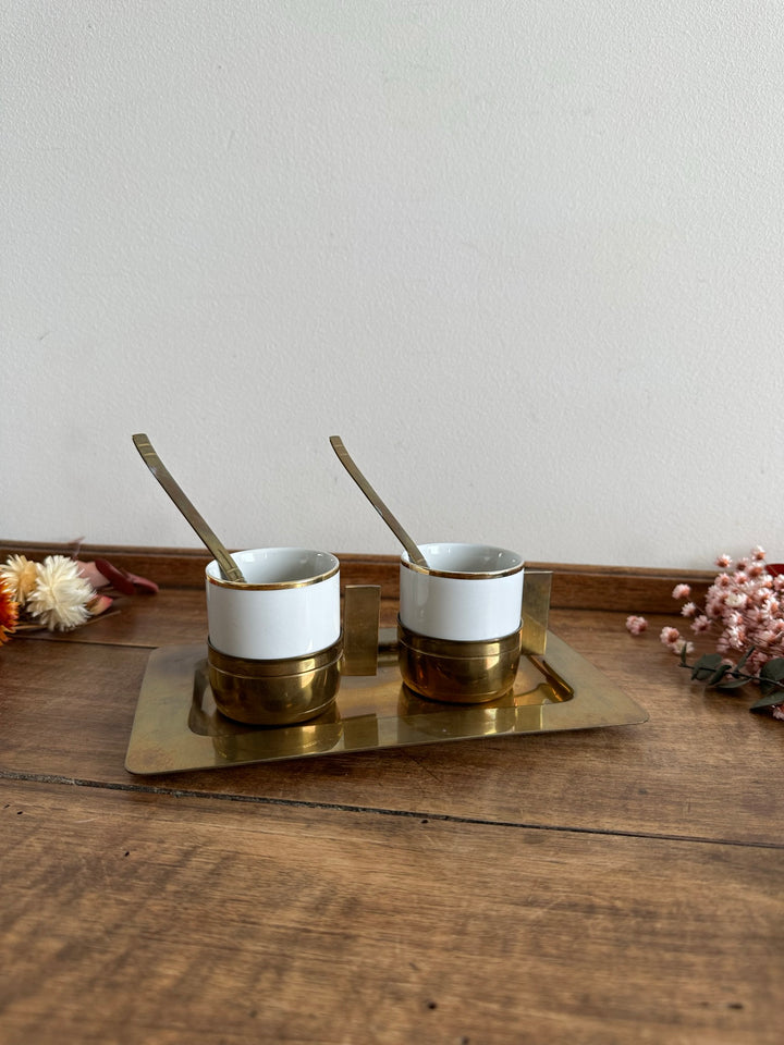 Tasses à café en laiton et porcelaine