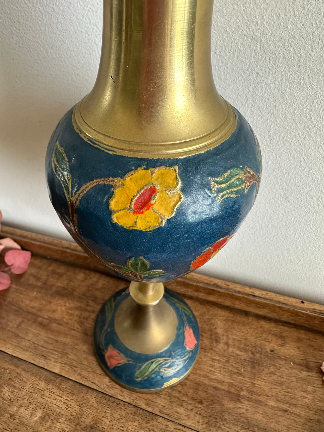 Vase en laiton émaillé bleu rose et vert