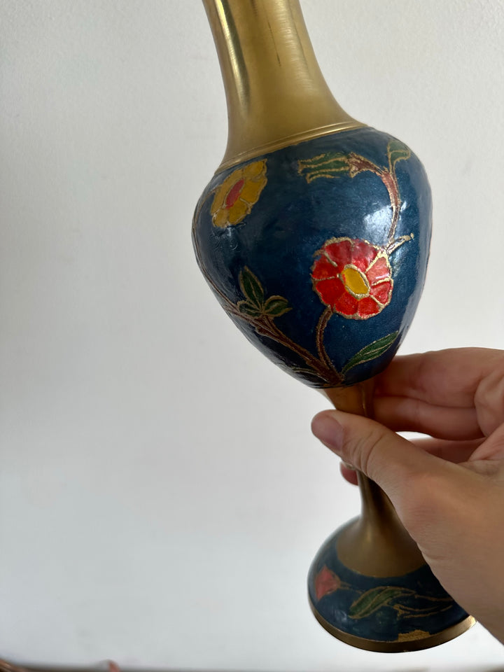 Vase en laiton émaillé bleu rose et vert