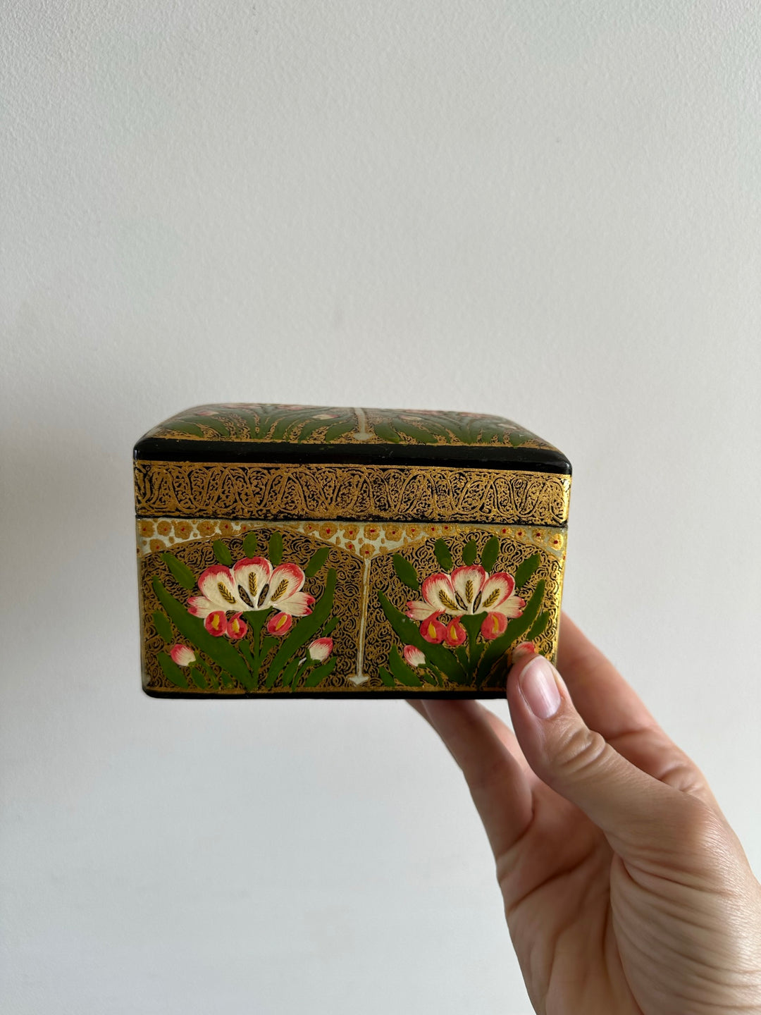 Boite en bois peinte à la main origine anglaise des Indes