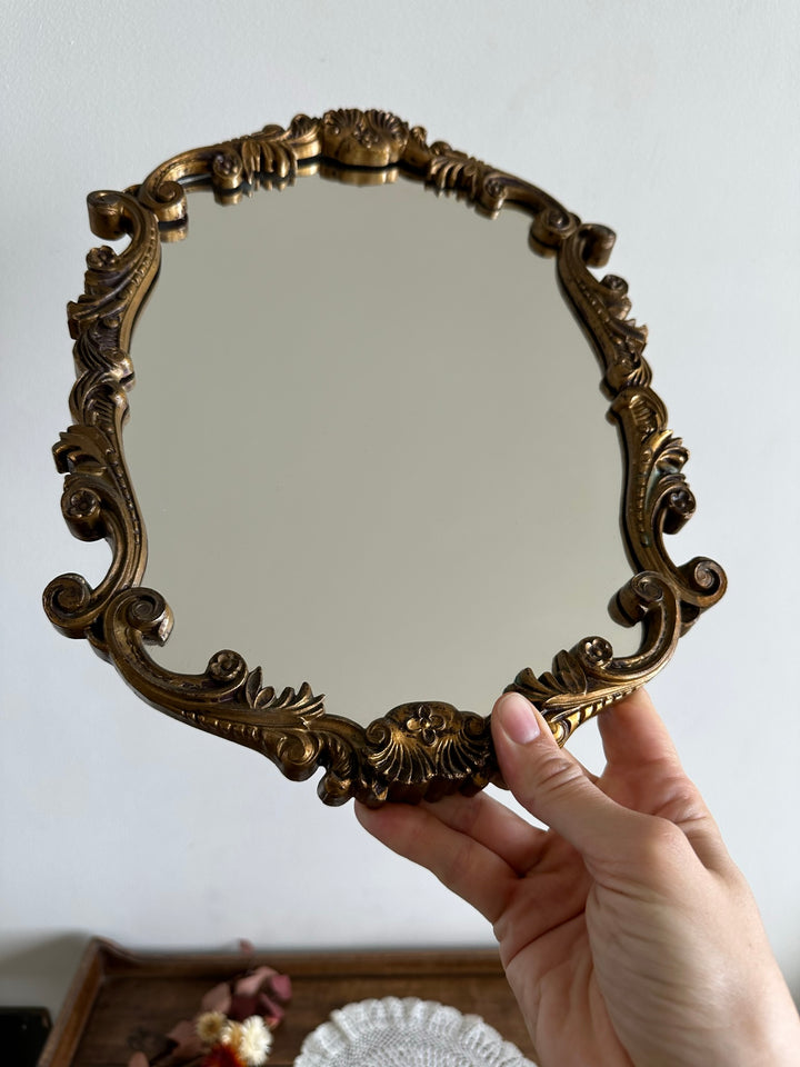 Miroir en bois et plastique doré moulures rocailles