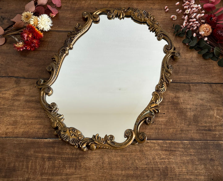 Miroir en bois et plastique doré moulures rocailles