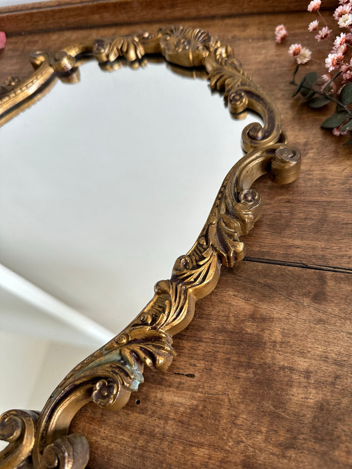 Miroir en bois et plastique doré moulures rocailles