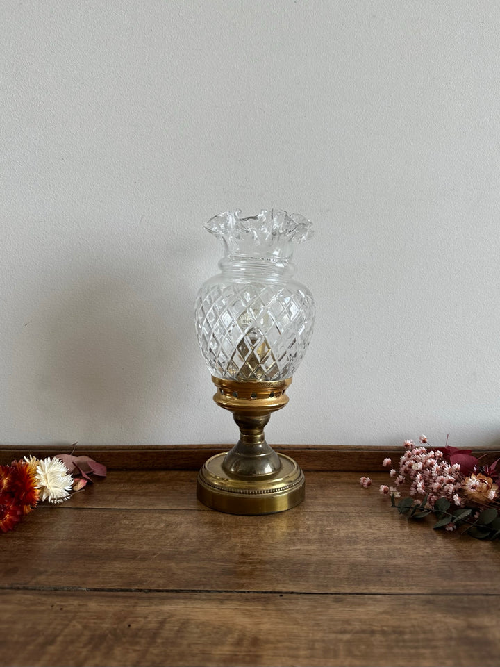 Lampe à poser socle en laiton doré globe tulipe en verre