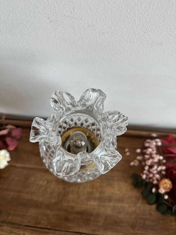Lampe à poser socle en laiton doré globe tulipe en verre