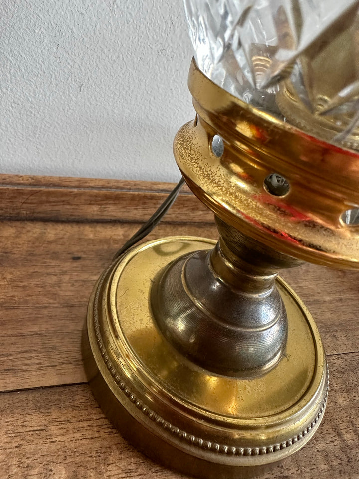 Lampe à poser socle en laiton doré globe tulipe en verre