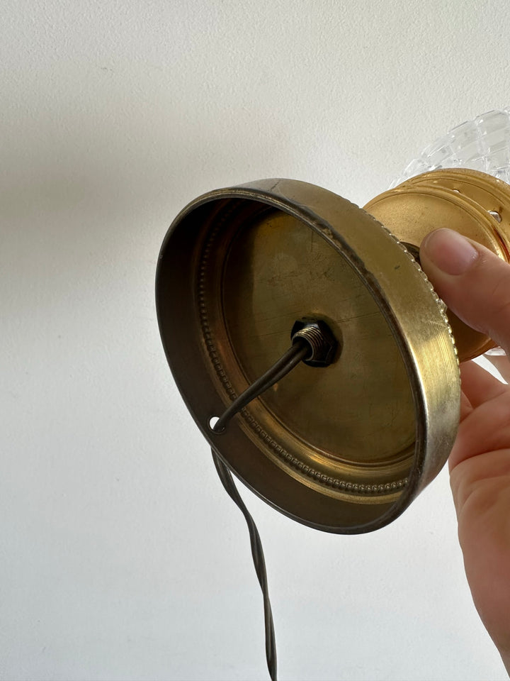 Lampe à poser socle en laiton doré globe tulipe en verre