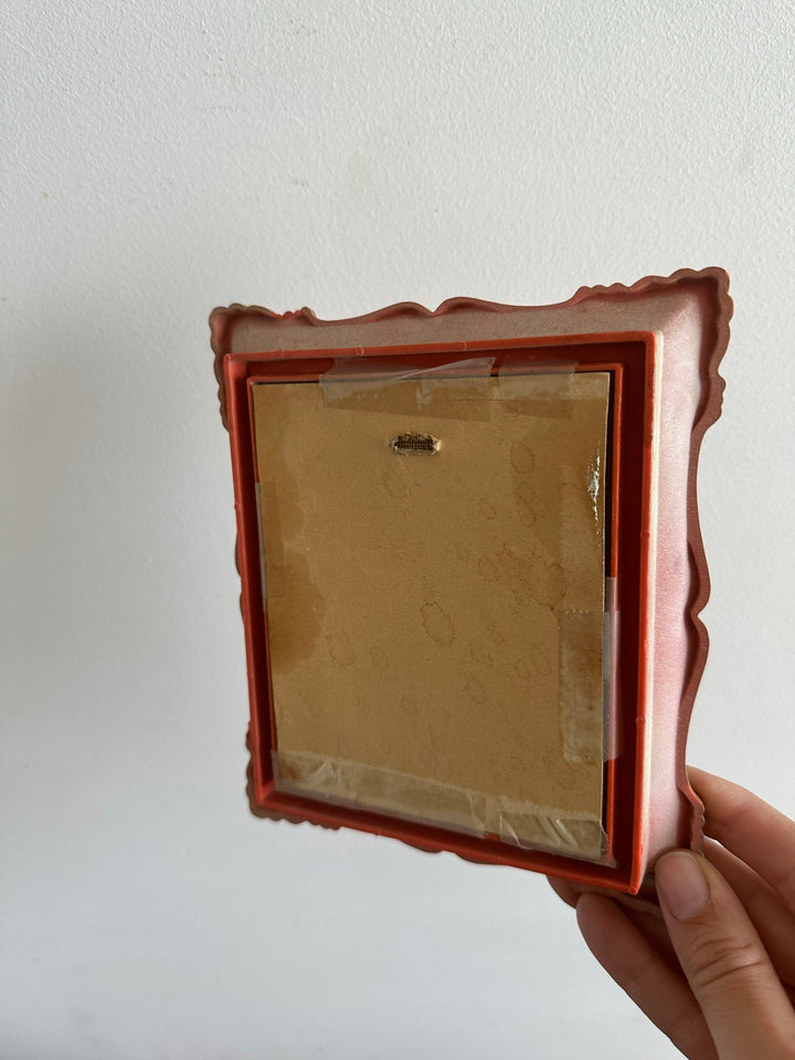 Peinture champêtre signée dans cadre rococo effet craquelé
