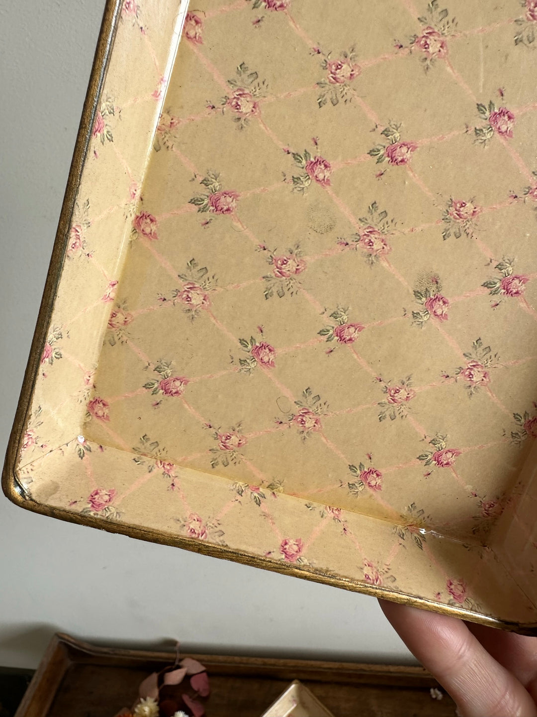 Coupelles plates rectangulaire en bois et vinyle motifs petites roses