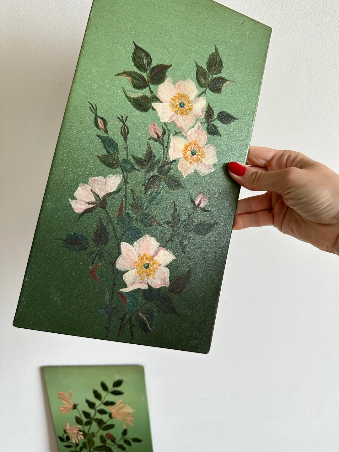 Peintures florales sur tôle fond vert