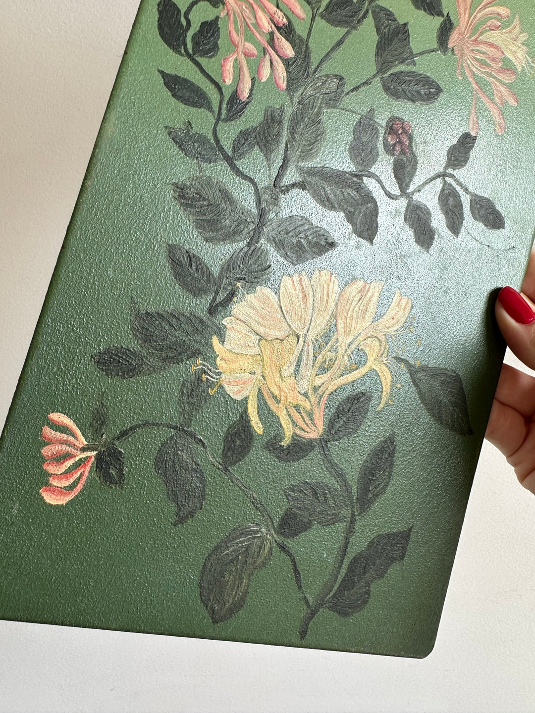 Peintures florales sur tôle fond vert