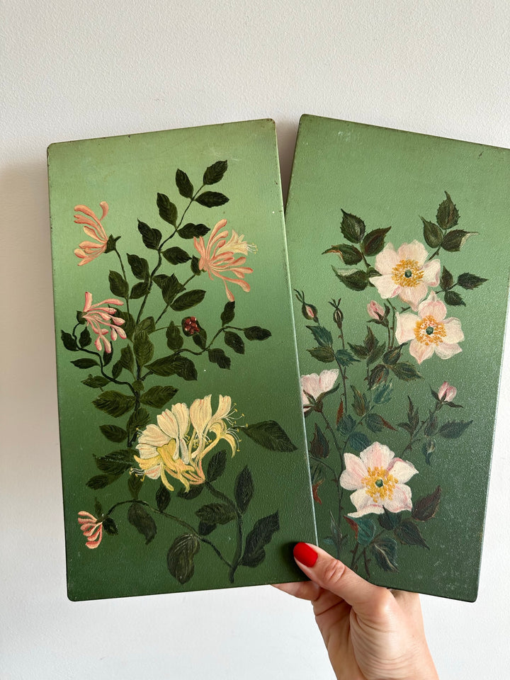Peintures florales sur tôle fond vert