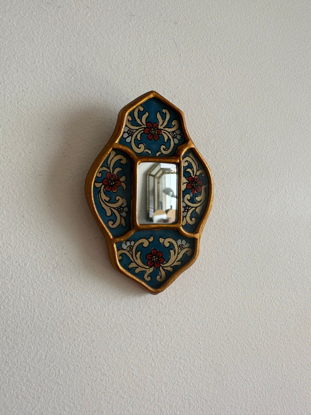 Miroir émaillé péruvien bleu et or