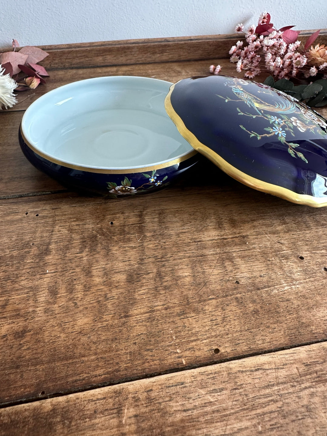 Bonbonnière en porcelaine de Limoges décorée à l'or fin