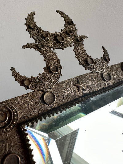Miroir biseauté à poser cadre ottoman en laiton