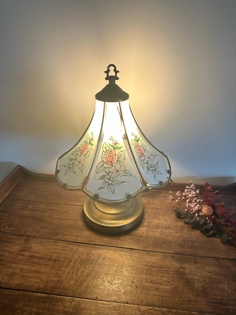 Lampe style tiffany en laiton et globe convexe années 60