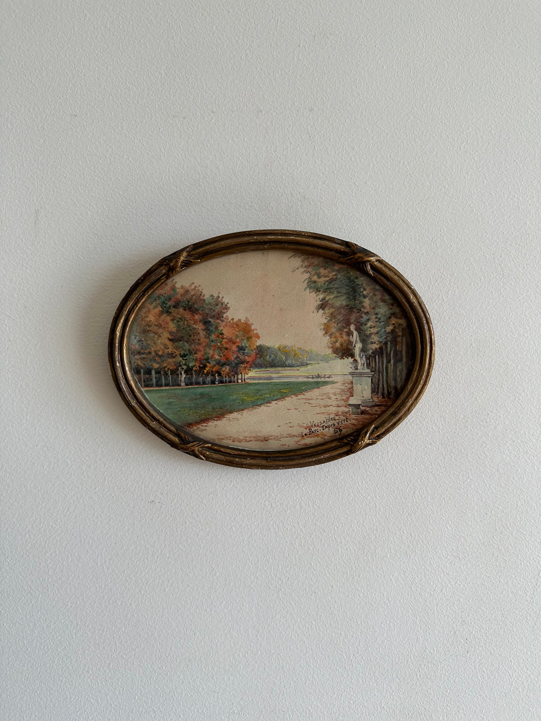 Peinture signée représentant le parc de versailles années 20