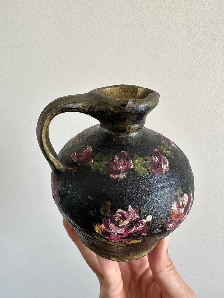 Pichet en terre cuite peint à la main