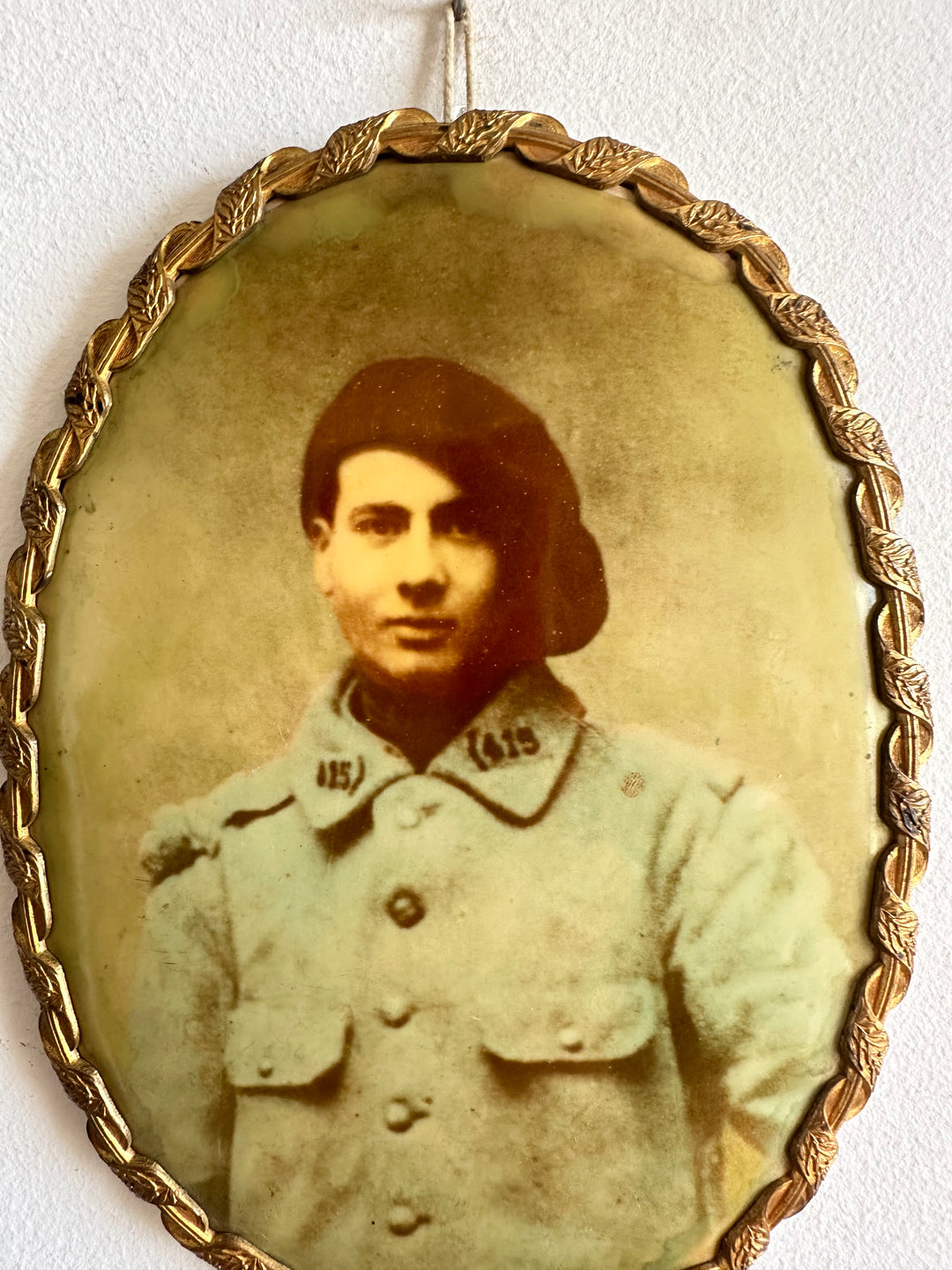 Photographie poilu dans cadre en laiton à poser