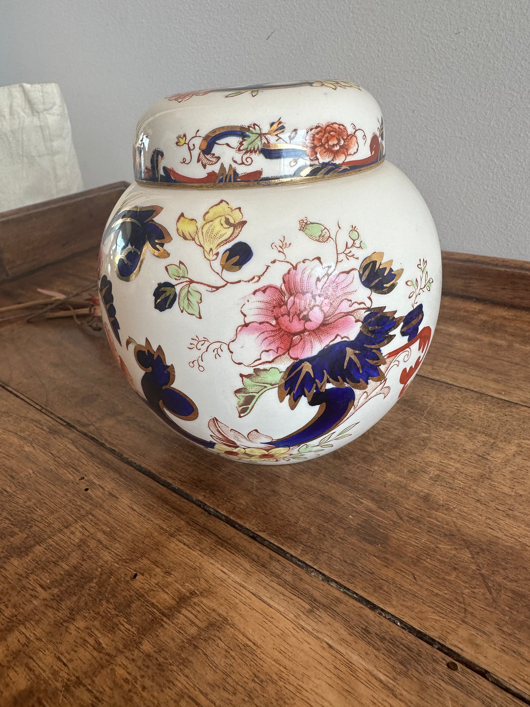 Pot en porcelaine peinte avec couvercle Made in England