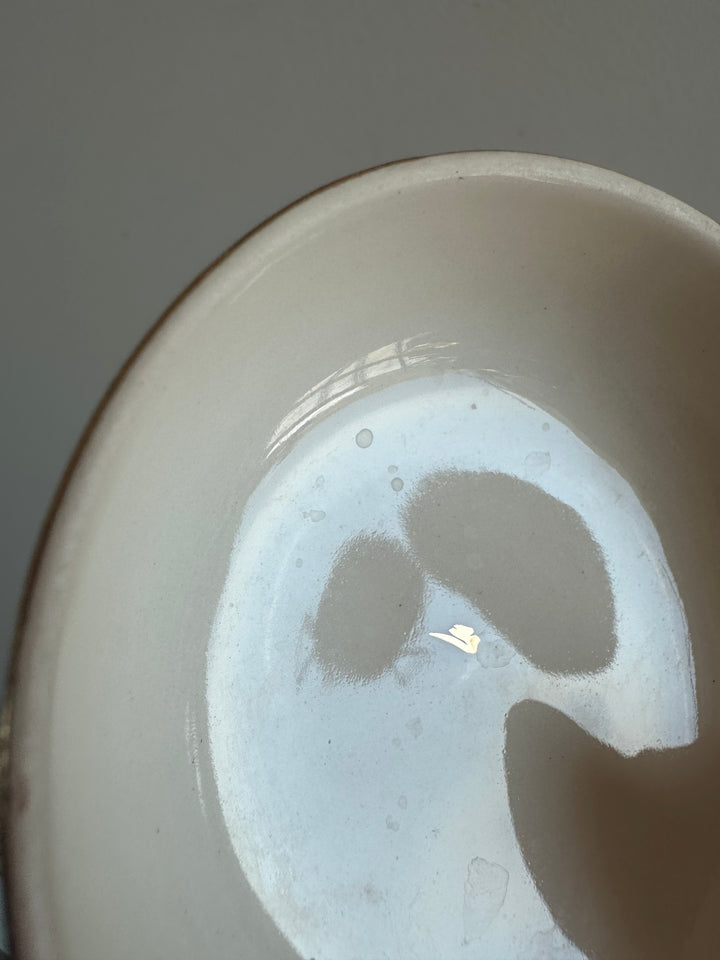 Pot en porcelaine peinte avec couvercle Made in England