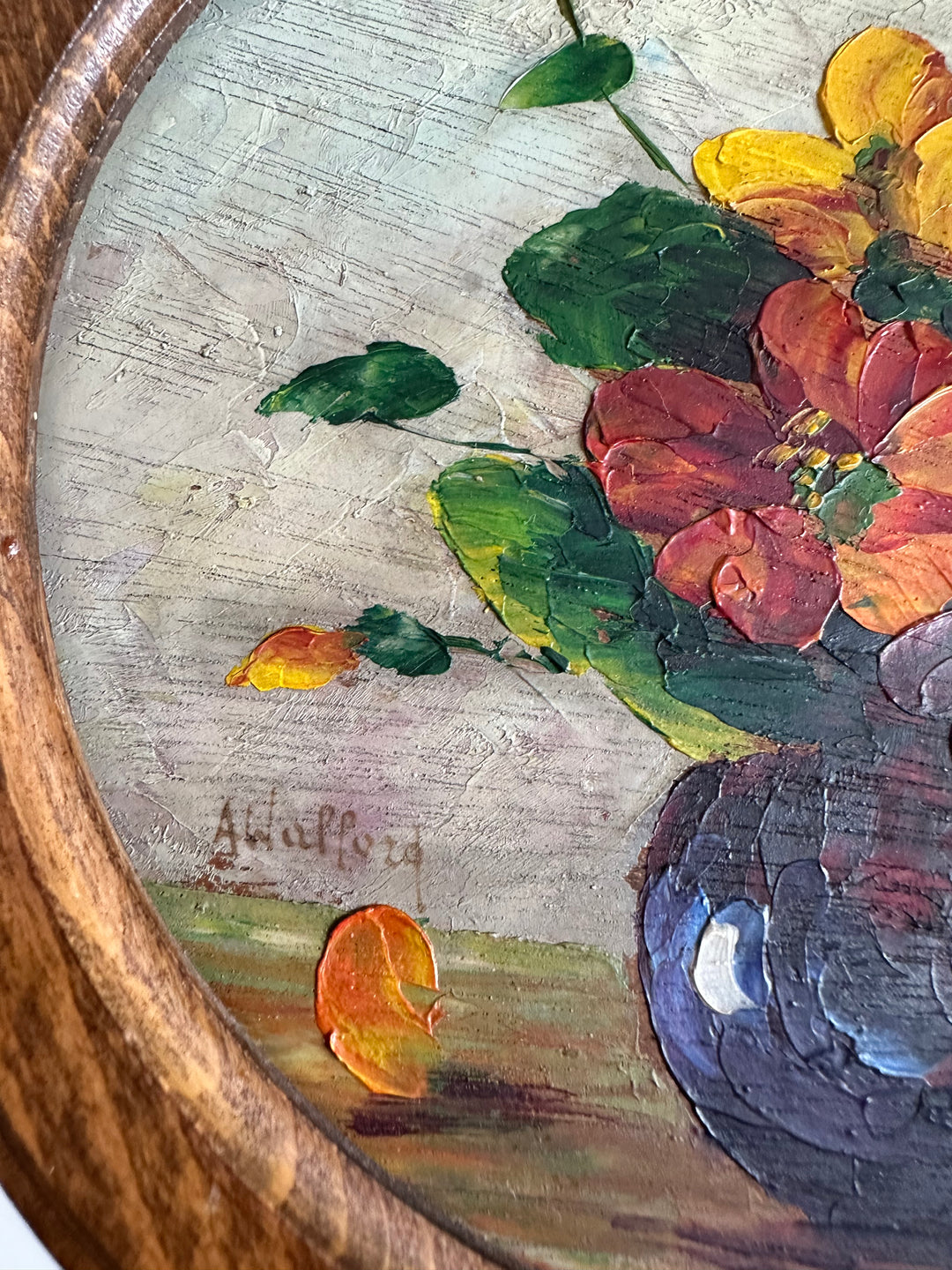 Peinture sur bois signée dans cadre rond en bois naturel