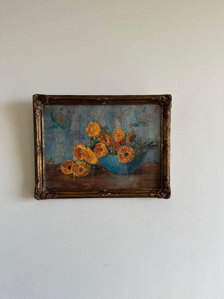 Peinture signée fleurs dans coupe bleue cadre florentin