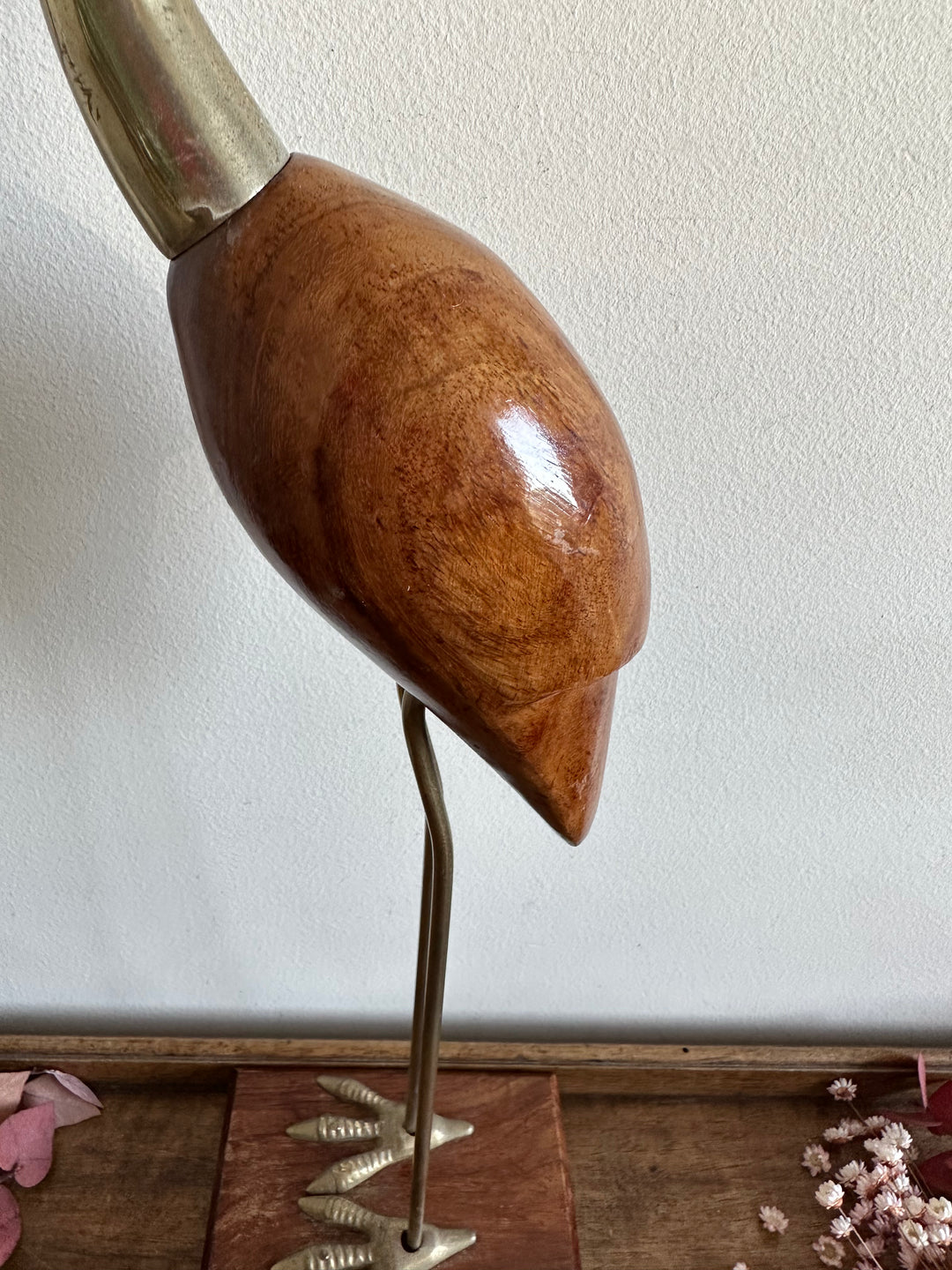 Héron en bois pied en laiton sur socle rectangulaire